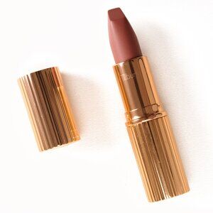 Charlotte Tilbury: Matte Revolution: Very Victoria